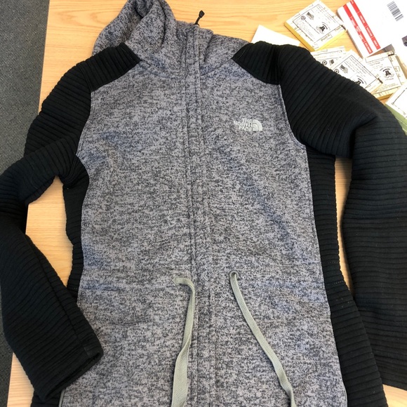 North face jacket!! Super comfy and warm - Picture 1 of 3